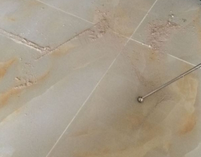 长白瓷砖空鼓维修公司分享粘合剂选择不当在瓷砖铺贴过程中可能导致以下问题