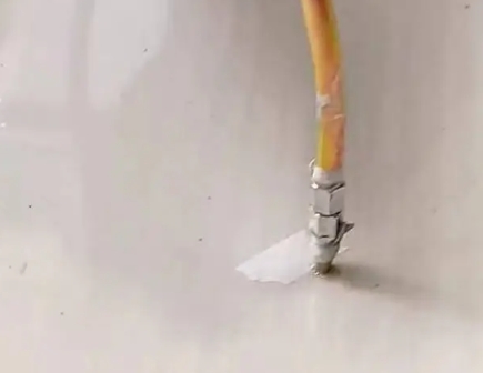 长白瓷砖空鼓维修公司专业解答在瓷砖铺贴过程中，如果使用的砂料过粗（如全部使用了粗砂），可能会导致以下问题